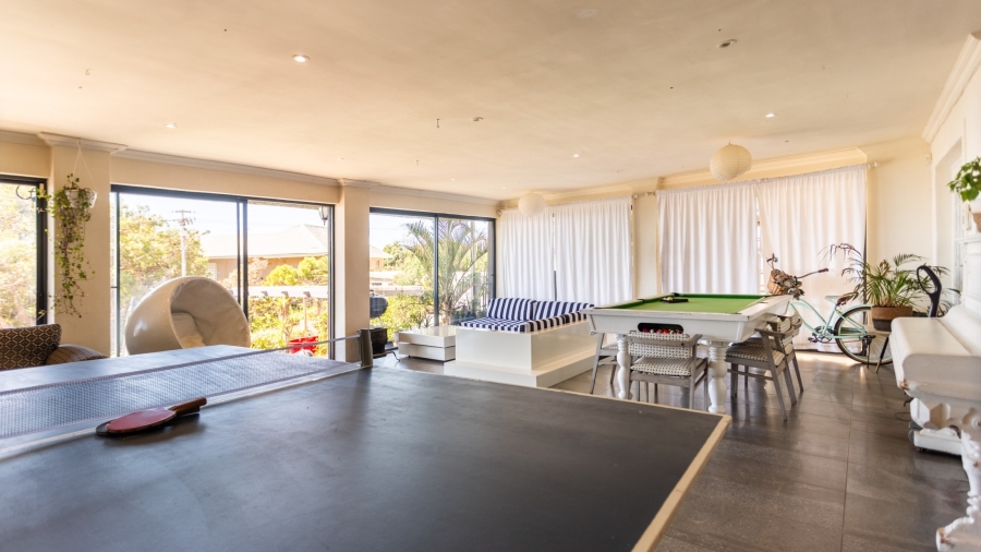 12 Bedroom Property for Sale in Camps Bay Western Cape